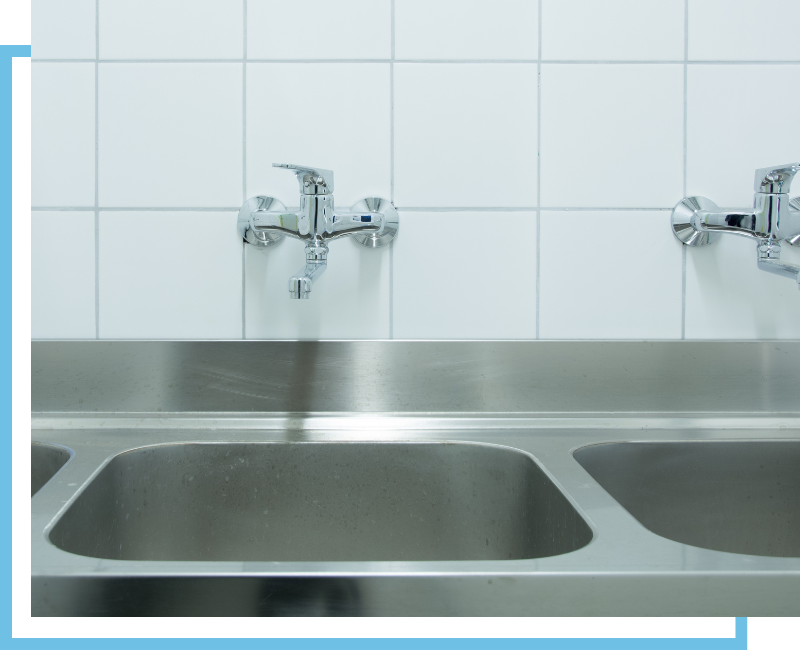 Commercial kitchen sink